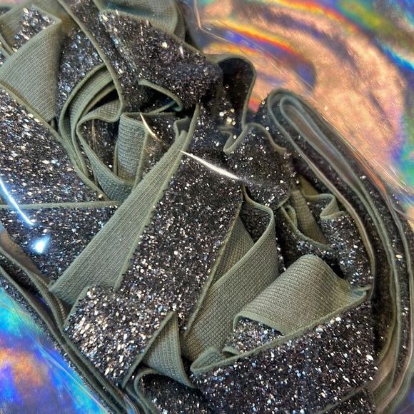 NWT Silver Shimmering Leg Wraps - Picture 4 of 8